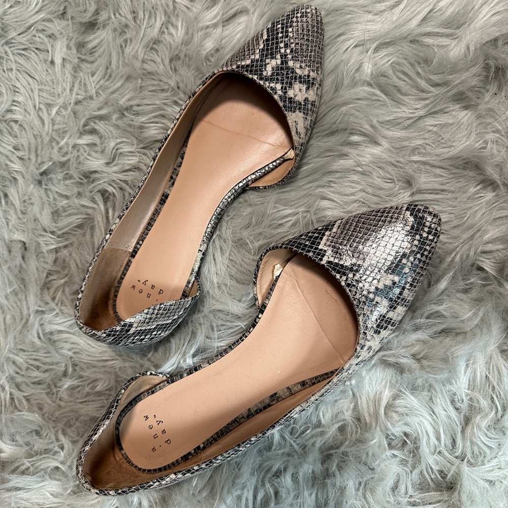 Snakeskin flats